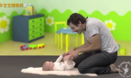 小孩操大人视频,小孩模仿大人日常生活的趣味瞬间